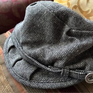 London Fog Textured Black and Gray Pageboy Hat